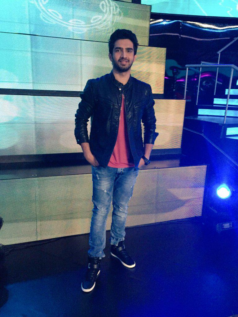 AmaalMallik's tweet image. Sneak peak from the sets of #IndianIdolJunior with @ArmaanMalik22 @VishalDadlani @sonakshisinha &amp;amp;  @salim_merchant.