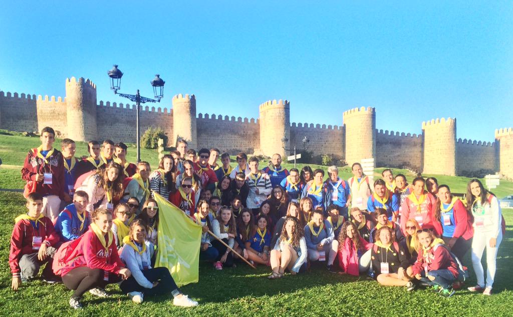 JMVGranada's tweet photo. Todos los jóvenes de la Provincia que hemos participado en el @eej2015 nos unimos para celebrar la Eucaristía final http://t.co/Q5vSgBrUyQ