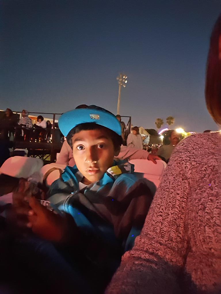 shannon4cloud9's tweet photo. me and my handsome son my "date" rocking to @leannrimes here in good ol' Ventura! Great show, better encore! 💃❤ http://t.co/UPNNjVHyzc