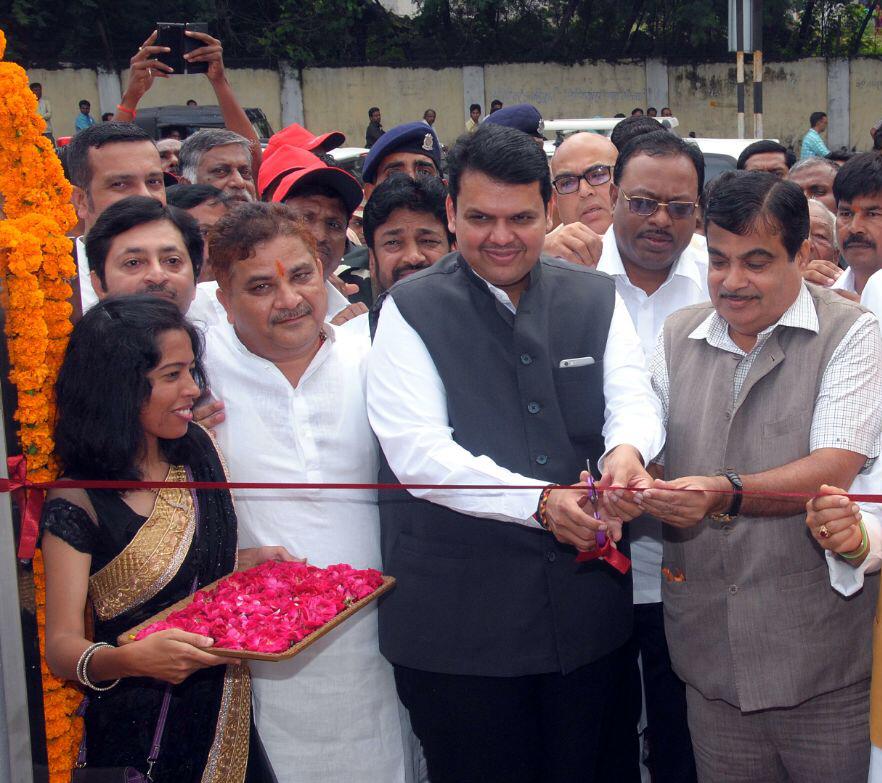 CM @Dev_Fadnavis & Union Minister @nitin_gadkari inaugurates 'Shaheed Smarak' at Nagpur, on #AugustKrantiDin