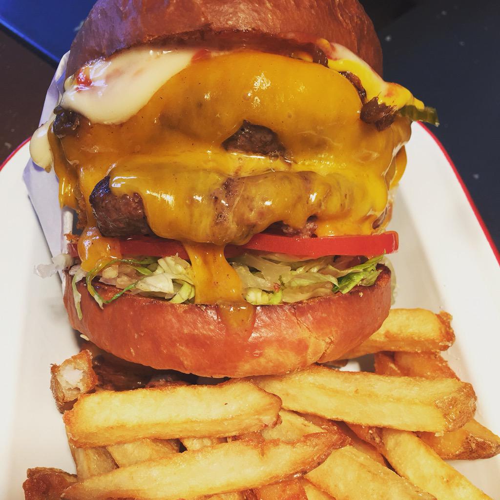 sHenaniganszszs's tweet photo. Sunday cheese fountain so you can drown those seedy like feelings! Open till 9pm #191buckleyst #essendon #doubledude http://t.co/HCCgTrkGuY