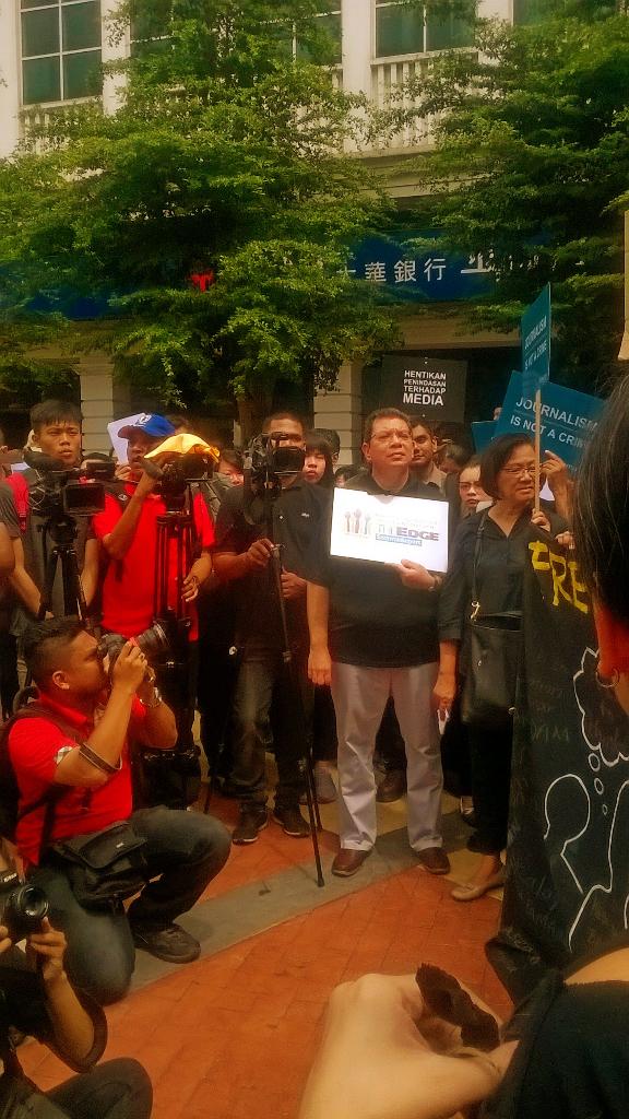 LeeSlimShady's tweet image. Dato' @saifuddinabd Dato' @Ambiga_S @mariachin @fathiarisomar @boosulyn #AtTheEdge @AtTheEdgeMsia #MediaProtest #808
