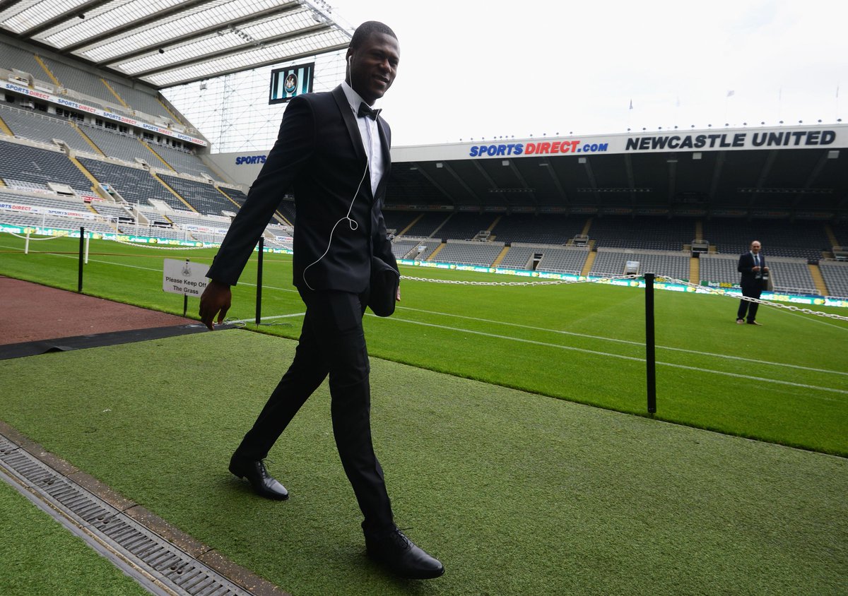 #NUFC debutant Chancel Mbemba is already a winner before kick-off.

Just look at that tux! bbc.in/1T8OT5X