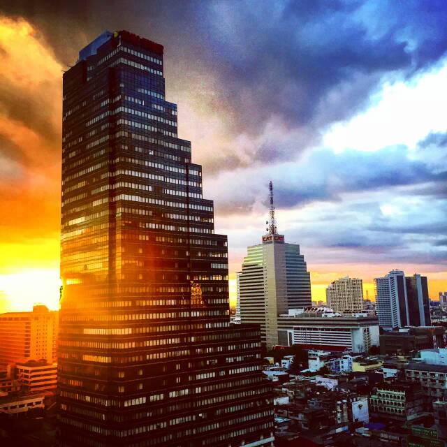 AdamMarte's tweet photo. Sunset~Falling~我在夕阳里看城市沉浮~ http://t.co/eEjoIL0Khv