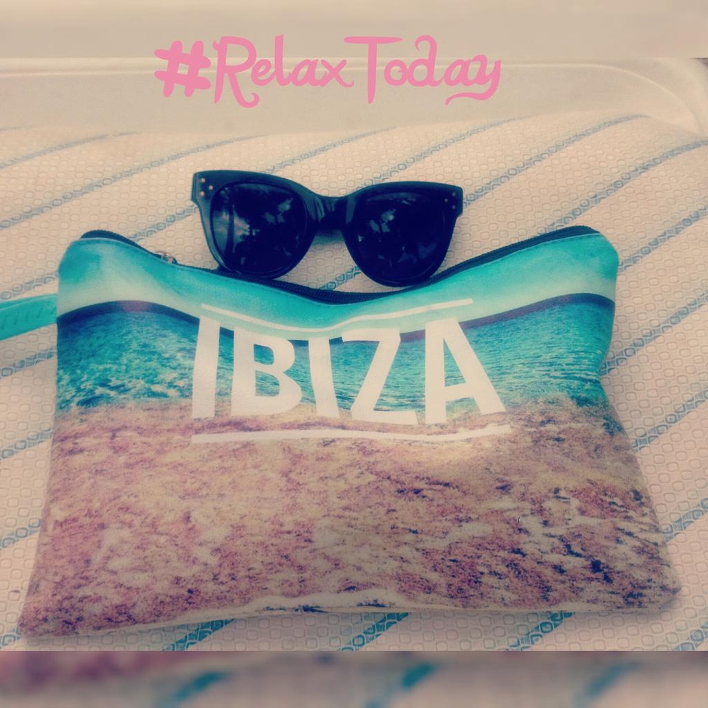 🌈
#ibiza15 #summer15 #relaxing #loveit #cool #swimming #pool #charlymandy #travel