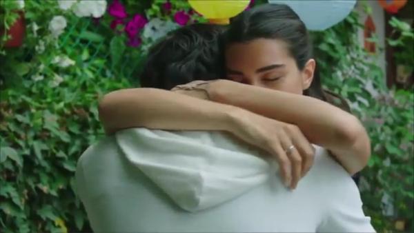 ENTU_efsane's tweet photo. #KaraParaAsk @Artistanbul1 @TubaBustun #Elmer
Love is the dance of eternity❤ 
This was the dance of love &amp; eternity 💎 http://t.co/ep8UDPvg7V