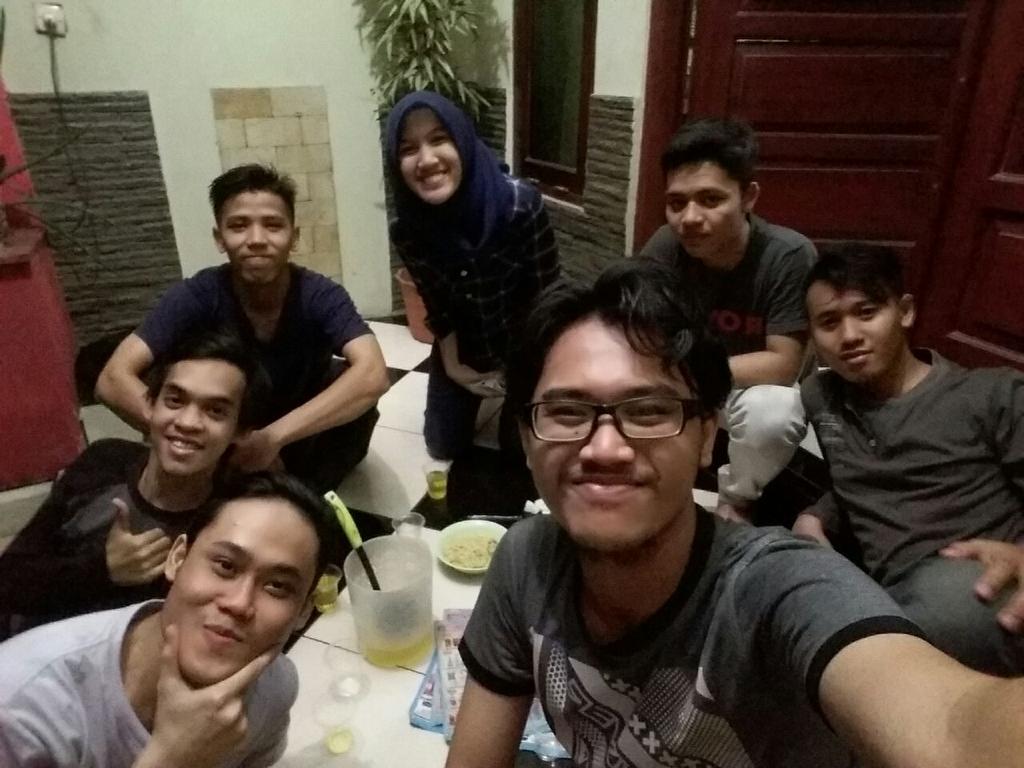 afizex's tweet photo. Technical meeting #x2 #family http://t.co/bcNwAs1UhV