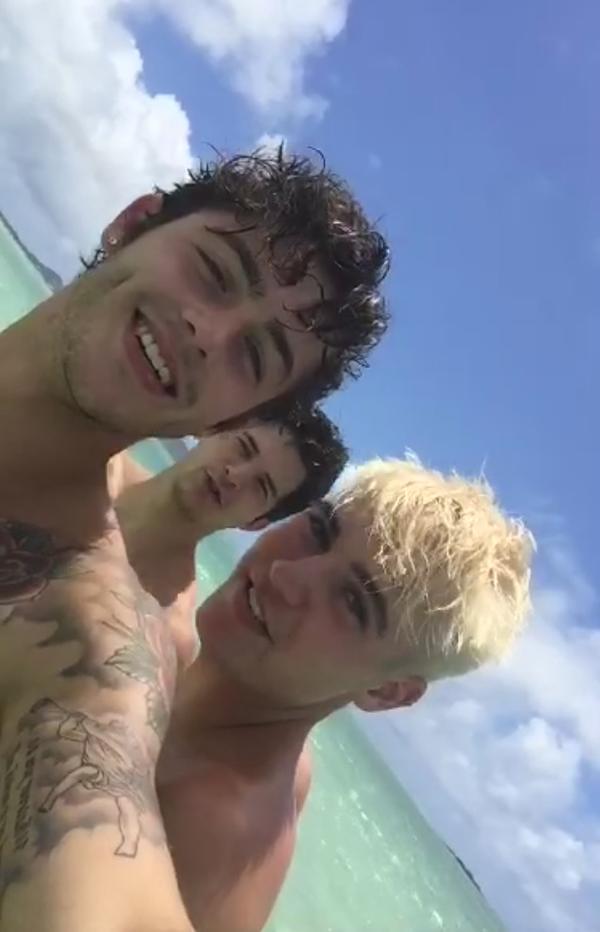 KnowinglyDrew's tweet image. Goodnight everyone Im ending my night with #OGOC where everything is all about good vibes and la familia