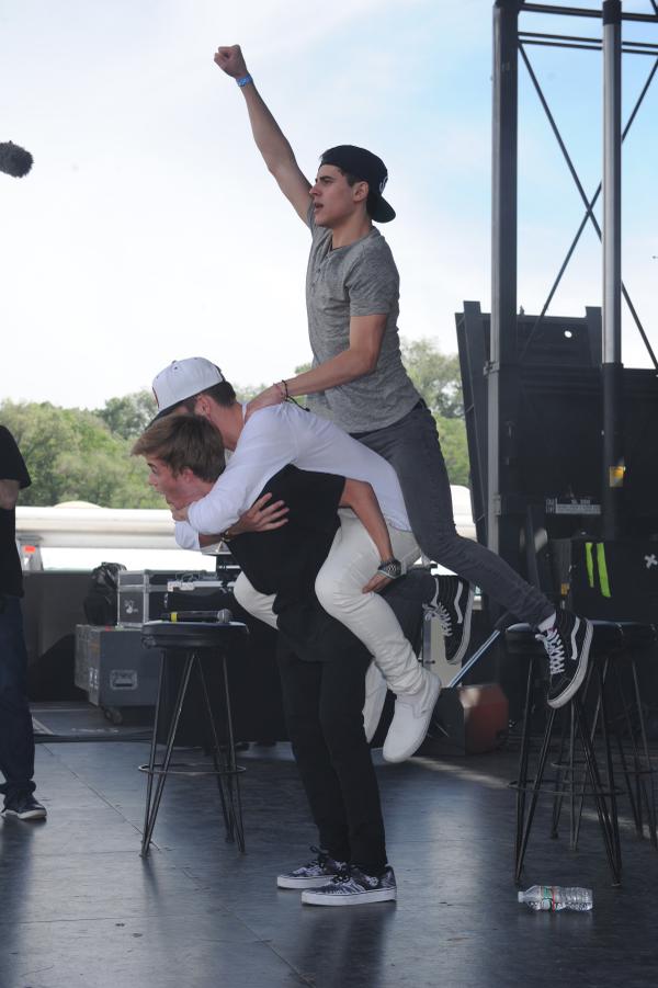 KnowinglyDrew's tweet image. Goodnight everyone Im ending my night with #OGOC where everything is all about good vibes and la familia