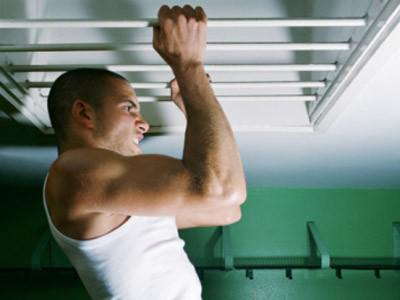 MensHealthUK's tweet photo. 5 steps to become a pull-up pro http://t.co/Hn0skhRkV1 http://t.co/QLkRHbYCqy