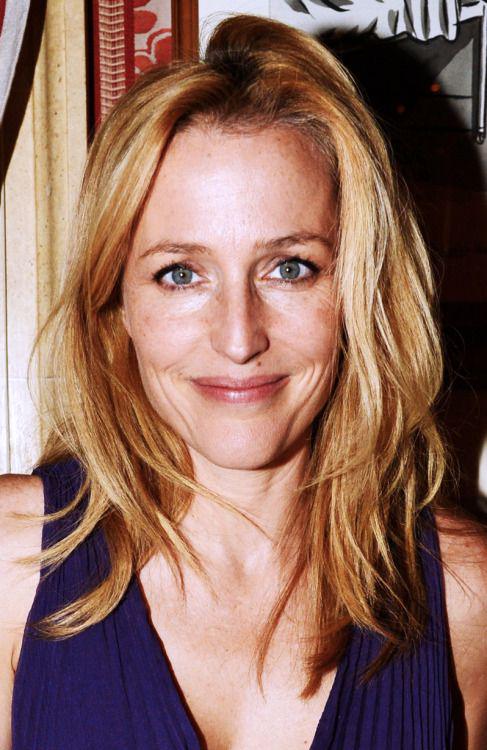 Happy 47th birthday to the most...to the most... uhm...Gillian Anderson person ever! Love you beyond words 