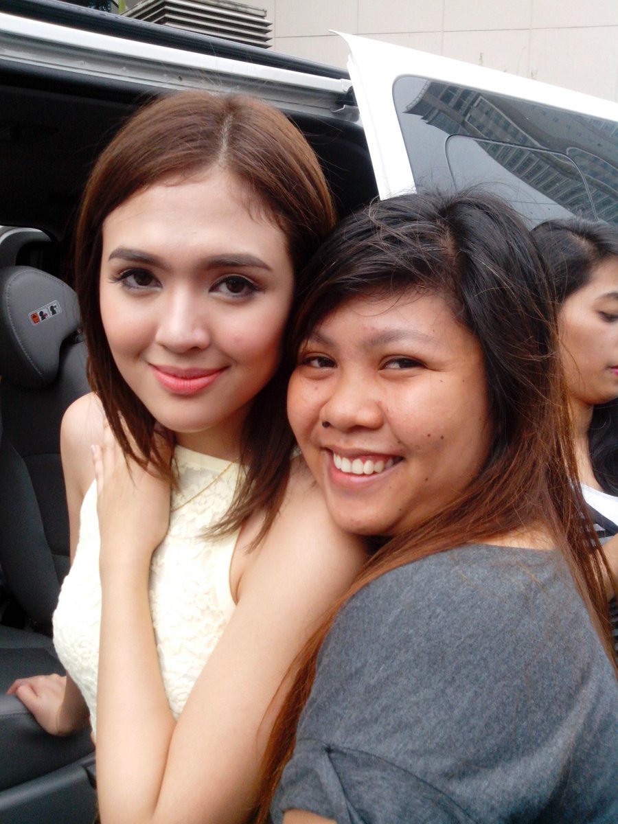 xha02's tweet photo. Hi @iamsofiaandres nice meeting u ang bait muh talaga sana makita kita ulit http://t.co/mfqKoMDNqy