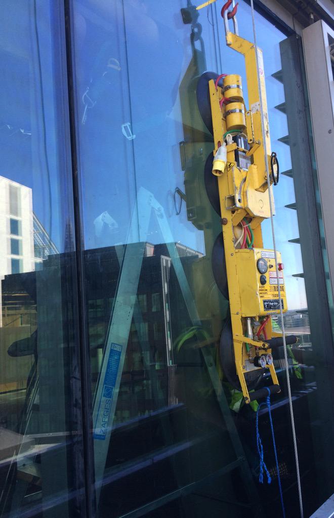 DynamicAccessUK's tweet image. Morning Glass Replacement! #DynamicAccess #IRATA #RopeAccess #Glazing #HeightSafety #London dynamicaccess.co.uk/our-services/g…