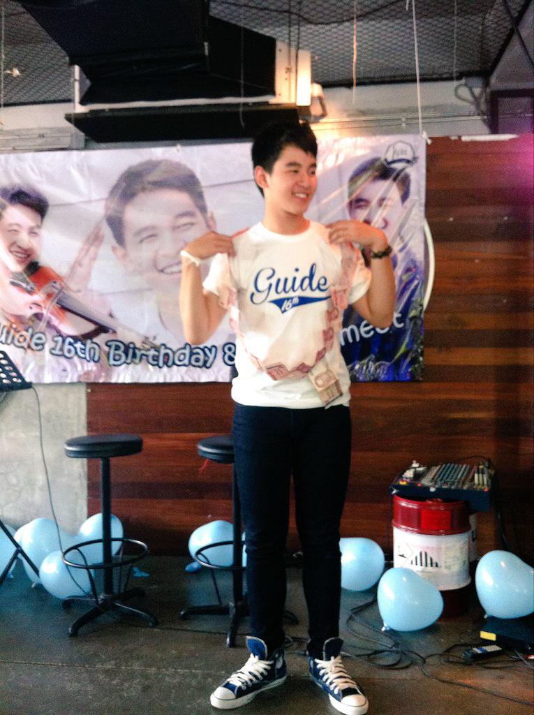 KaiiFC's tweet photo. ใครให้!!! 555 แหล่มเลยย @kaii_prakasit #HBDGuide16th #lovesicktheseries #lovesickseason2 http://t.co/ILahsOrJ6C