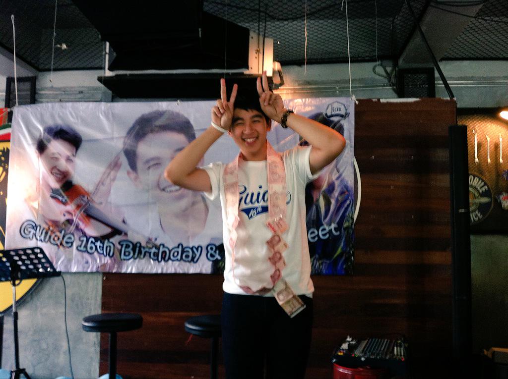 KaiiFC's tweet photo. ใครให้!!! 555 แหล่มเลยย @kaii_prakasit #HBDGuide16th #lovesicktheseries #lovesickseason2 http://t.co/ILahsOrJ6C