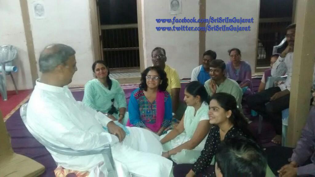 #Bharuch @ArtoflivingNow Teachers at
KnowledgeSession with @hiren1962 ji & #Meditation wd @SriSri as #PlanetMeditates