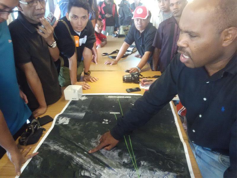 detikcom's tweet photo. Ekspedisi Jurnalis ke Carstensz, Tak Sekadar Sentuh Salju Indonesia http://t.co/Pmhu8gPieR via @detiktravel http://t.co/BmR9qQpyqi