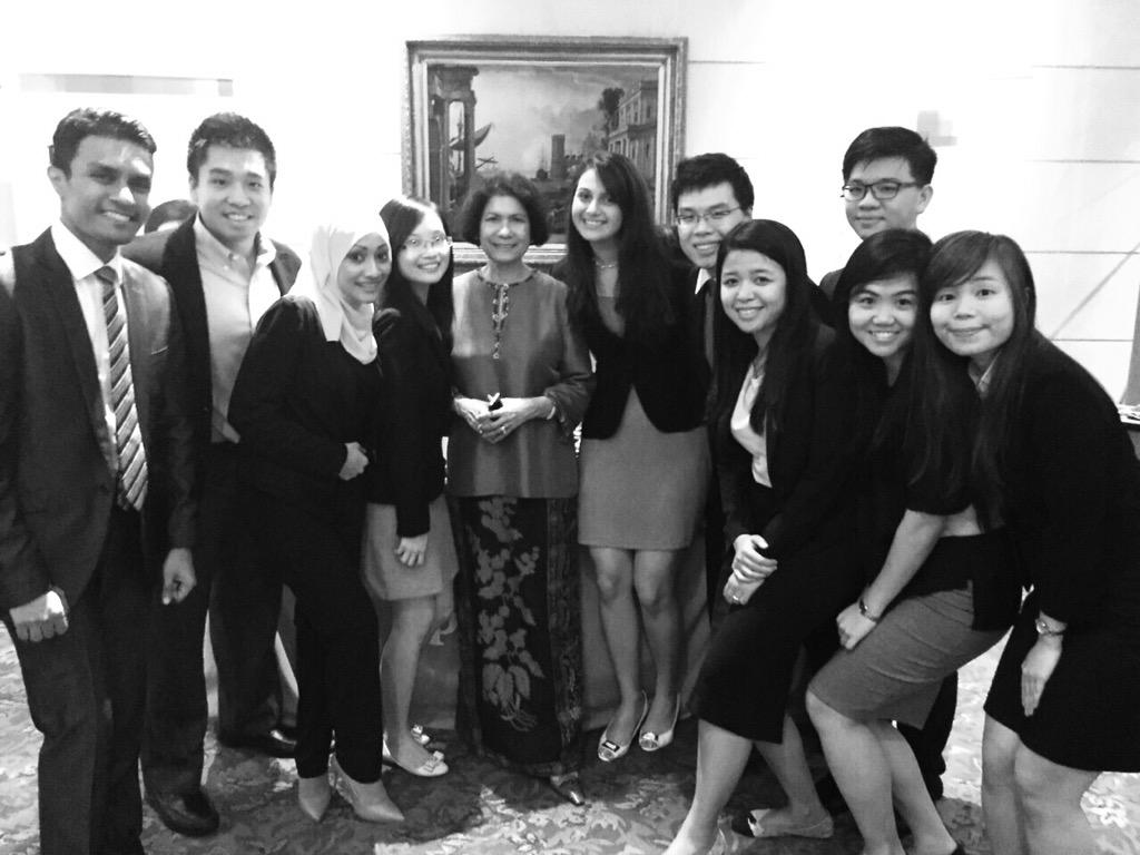 BakarMona's tweet image. Dato&apos; Noor Farida Mohd Ariffin dropped by our booth earlier today #MSLS2015 @PwC_Malaysia