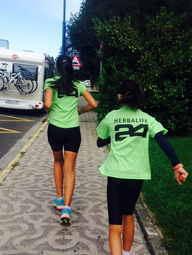 pilarpuigvert's tweet photo. Ruta con mis chicas #YoElegiCorrer #loverunsmile #Herbalife @pbenede estamos en forma 😉 http://t.co/USOFRz2qJx