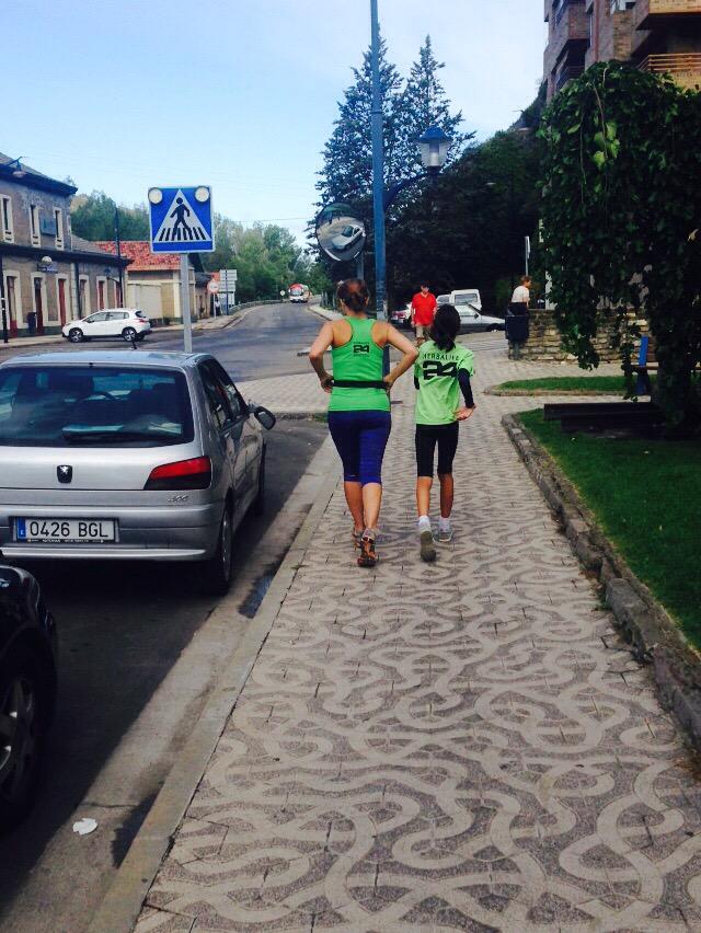 pilarpuigvert's tweet photo. Ruta con mis chicas #YoElegiCorrer #loverunsmile #Herbalife @pbenede estamos en forma 😉 http://t.co/USOFRz2qJx