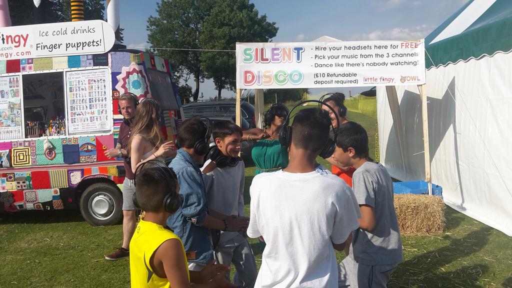 AngelofYouths's tweet photo. @BreezeLeeds @_YourCommunity #Armley Come down and find us. Become a #CommunityAngel @Child_Leeds @YoungLivesLeeds http://t.co/CRne3K7ING