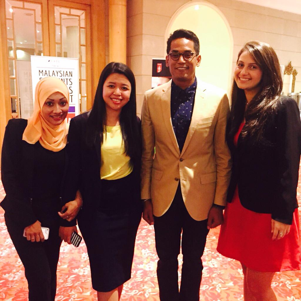 BakarMona's tweet photo. @Khairykj created quite a stir with our team who came to see his Hard Talk session #MSLS2015 @PwC_Malaysia http://t.co/ZAr8XgzP0k