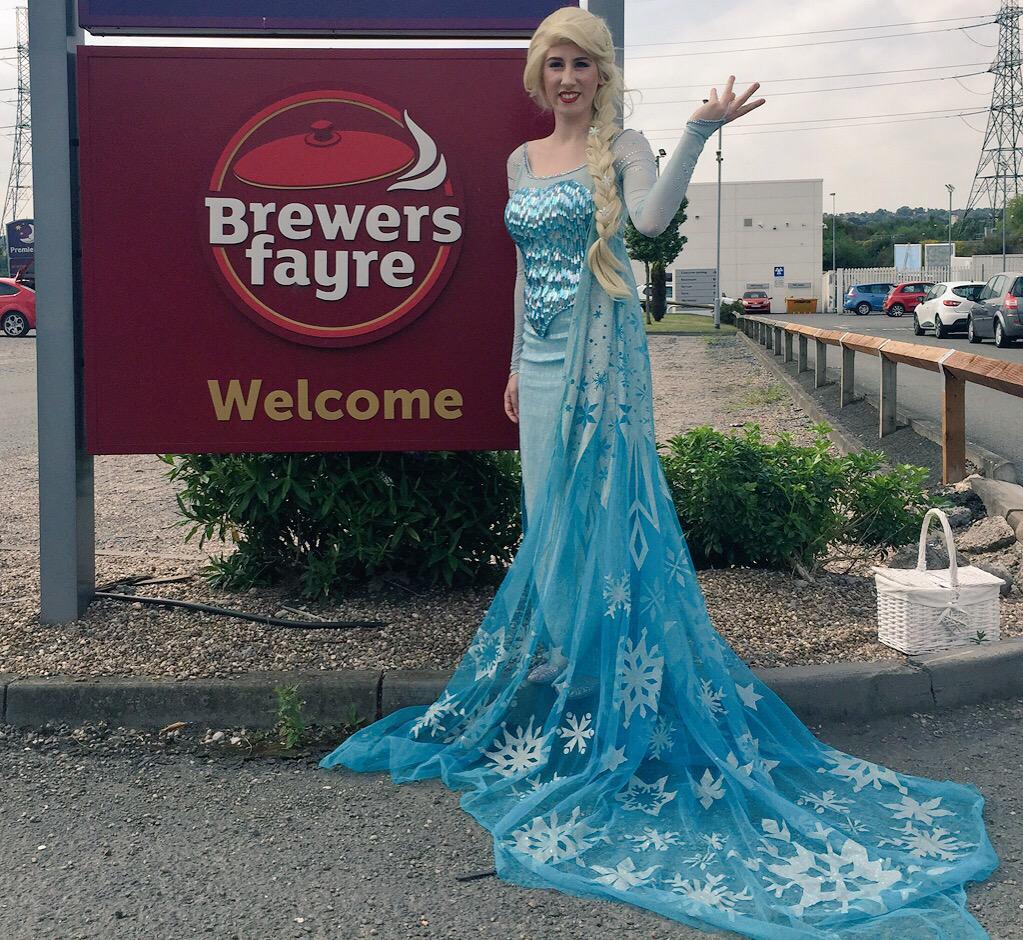 <a href="/ShafMohi/">Shafraz Mohideen</a> <a href="/seanquirke1888/">Sean Quirke</a> cannock orbital <a href="/WeAreSUGM/">WeAreSUGM</a> Elsa in aid of GOSH along with ariel and rapunzel