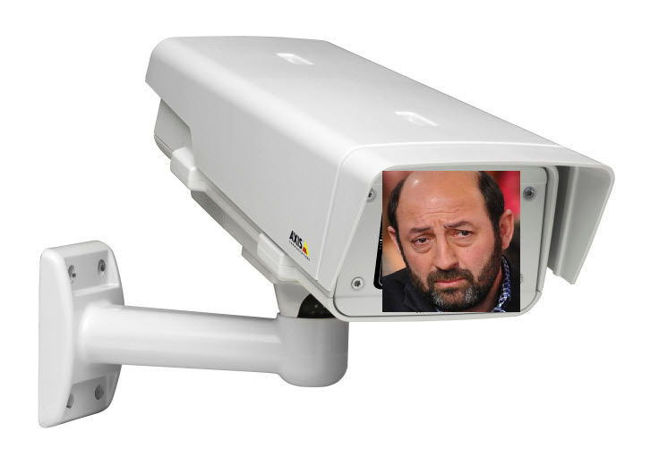 Francisdelo's tweet photo. Kad Merad de surveillance. #RetirezMoiPhotoshop http://t.co/MzNtB1Es4W