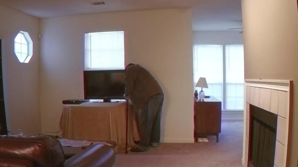 SPClearLakes's tweet photo. Broadcast #3:
Parece ser que Noah, miembro de THAC, va a aparecer en esta serie, acompañado de su garrote. http://t.co/nAAnG3596n
