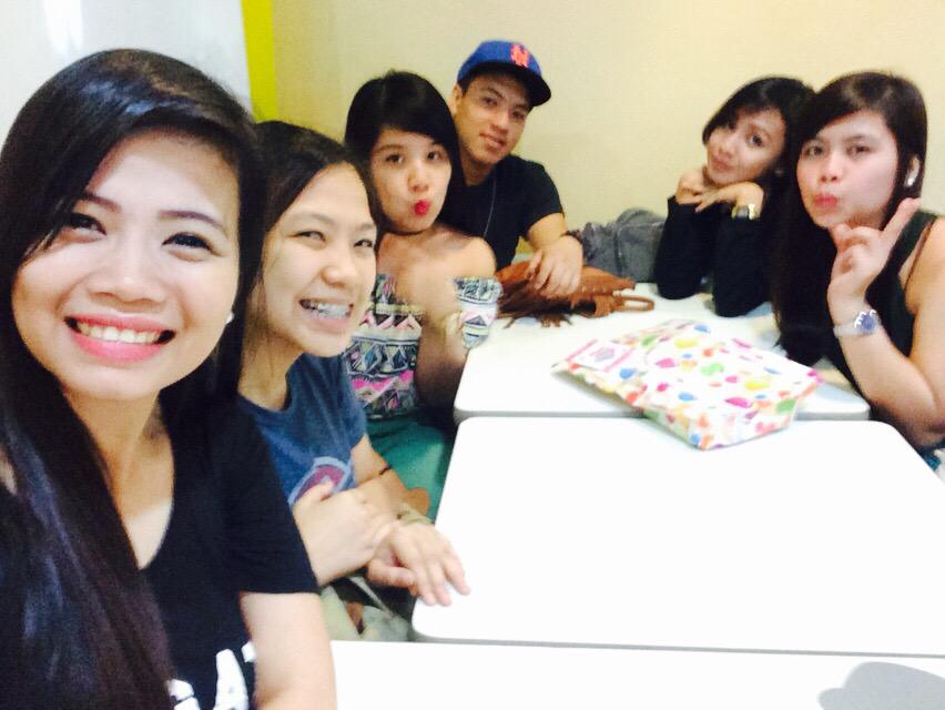 MEIkeAWish's tweet photo. Endless selfie with the gang @melajoycee @alyssabei #celine #dhess #hbdkeysha http://t.co/5Pin2eORSM