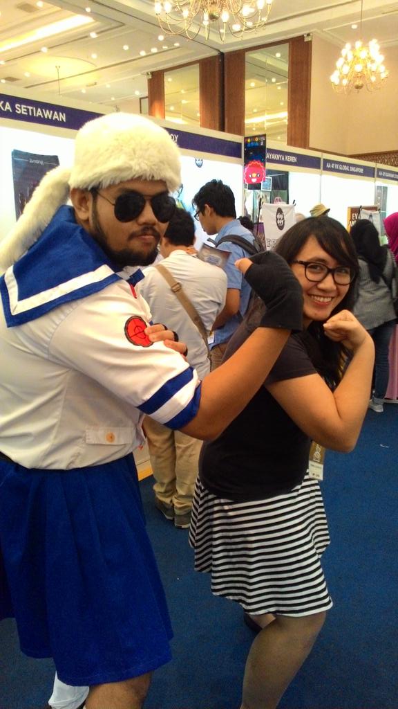 naolo_'s tweet photo. Tiap tahun harus berpose begini bersama abang @jendralpavly di Popcon! XD
Flex!! http://t.co/mplMpoRaMO