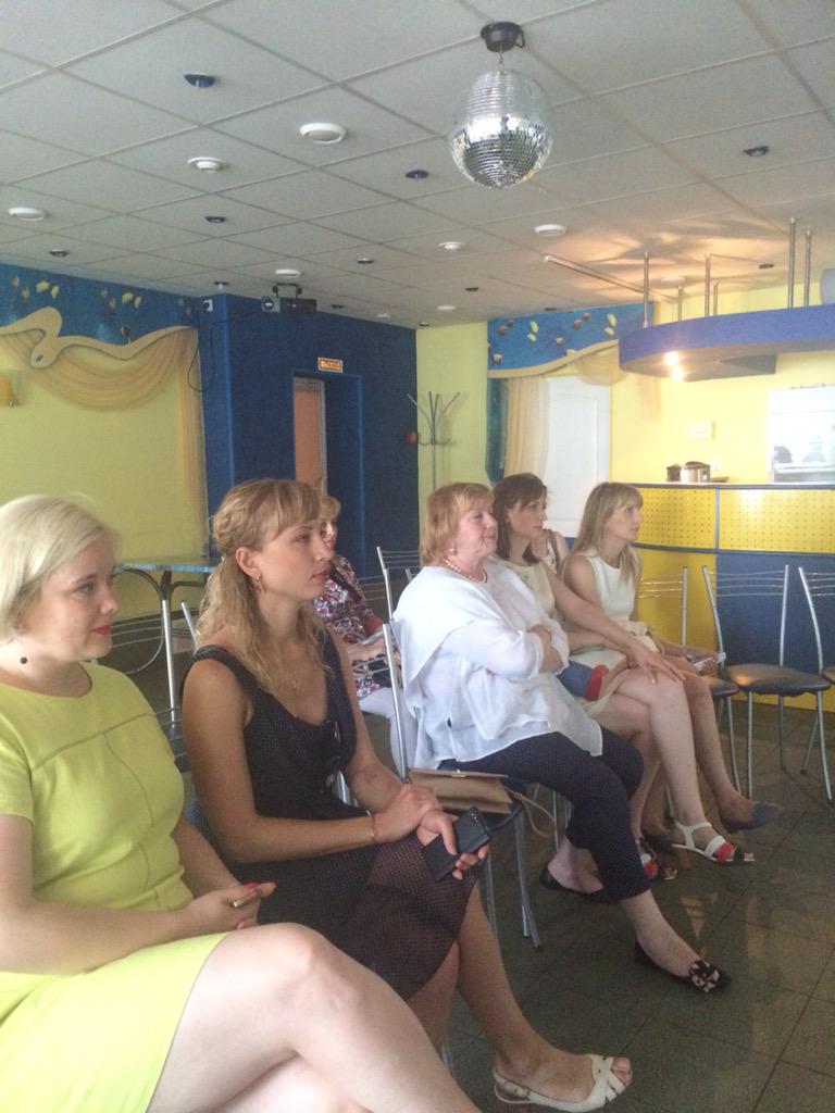 На фес-ле #крепкаясемья проходит круглый стол с рук-ми отделов по делам молодежи на тему развития семейной политики