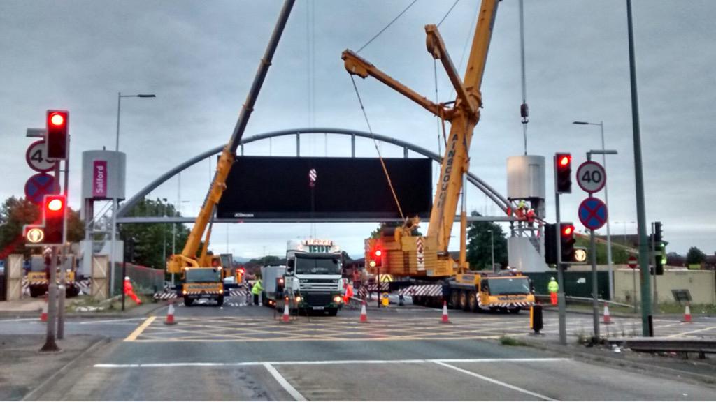SpencerBerwin's tweet photo. The amazing Salford Arch has landed. #JCDecaux #salford arch #doohingitright http://t.co/uS75IvwOmI