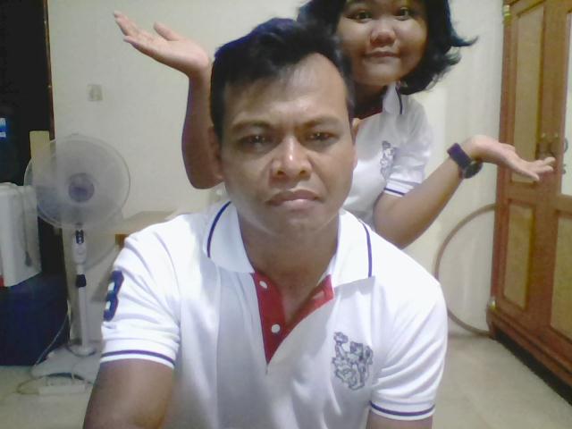 Citta194Citta's tweet photo. aku,mama,dan papa http://t.co/4znZeiTshF