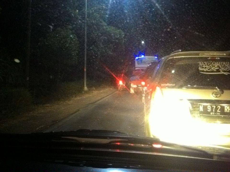 ProlinkAdv's tweet image. Ranuyoso arah leces probolinggo gak bergerak udah 20 menit, mungkin ada upucara . . .