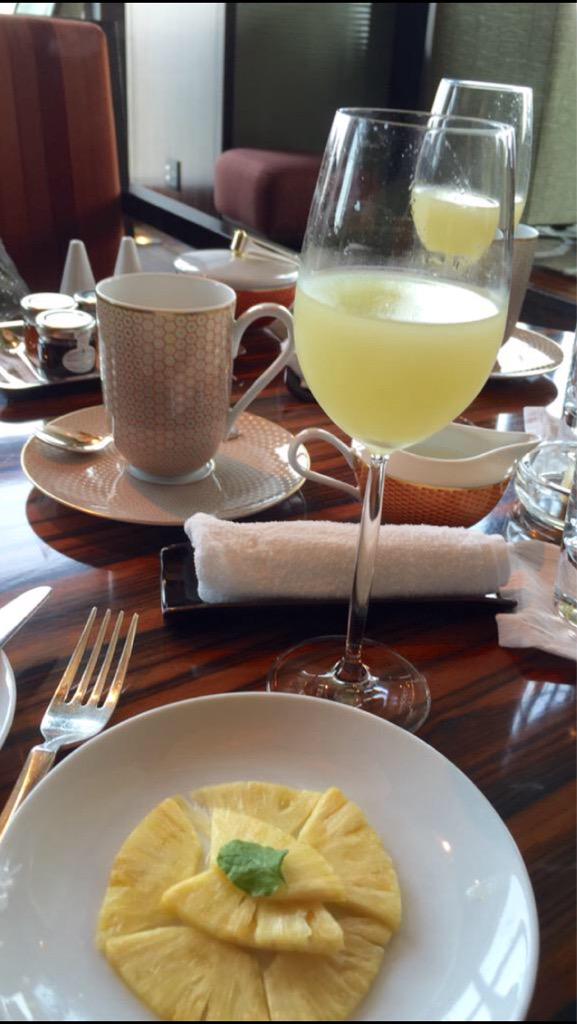 secrettourpro's tweet image. This is a bit posh! Wine glasses for my breakfast juice! #NotStopped #FetchTheVino #SecretTourPro