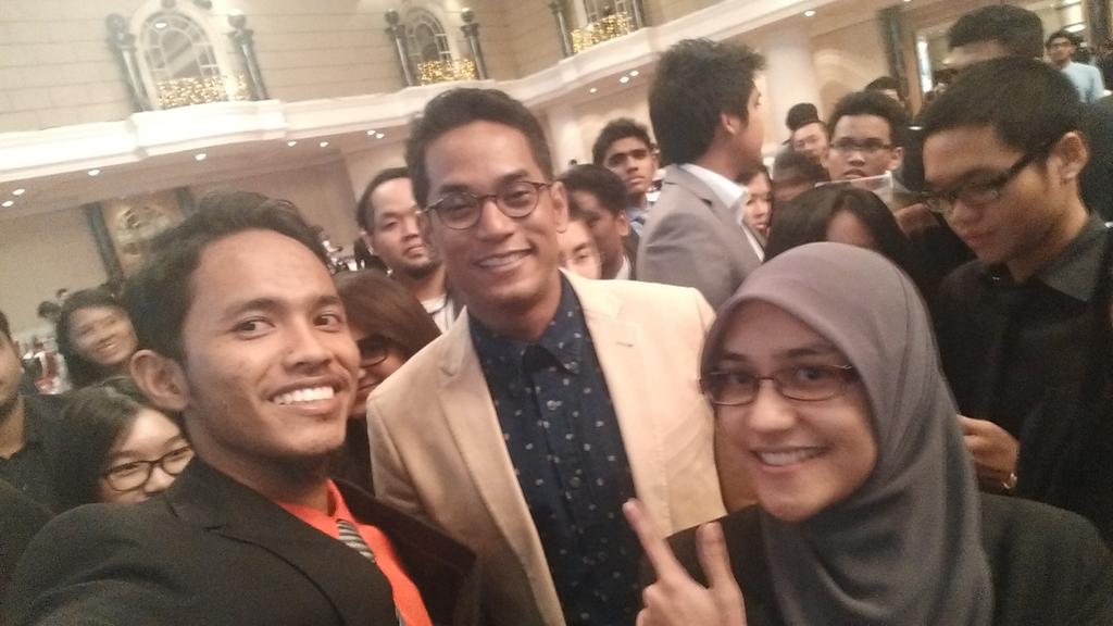 Qalam_Thanawi's tweet photo. Thank you for your inspiring talk mr. @Khairykj .You are the one that we proud most #hardtalk #MSLS2015 http://t.co/1xzEMXf5Px