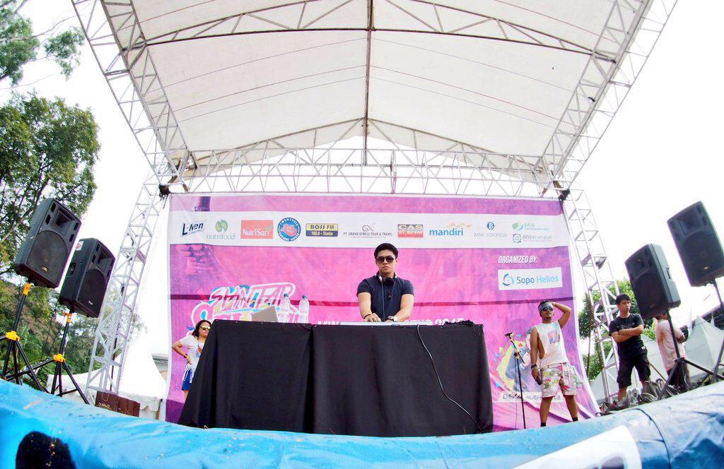 DevaMahenra's tweet photo. Sekali lagi terima kasih warga Pematangsiantar atas antusias dan partisipasinya di acara @Siantarselfirun Gbu all :) http://t.co/9Ab51YU2G7