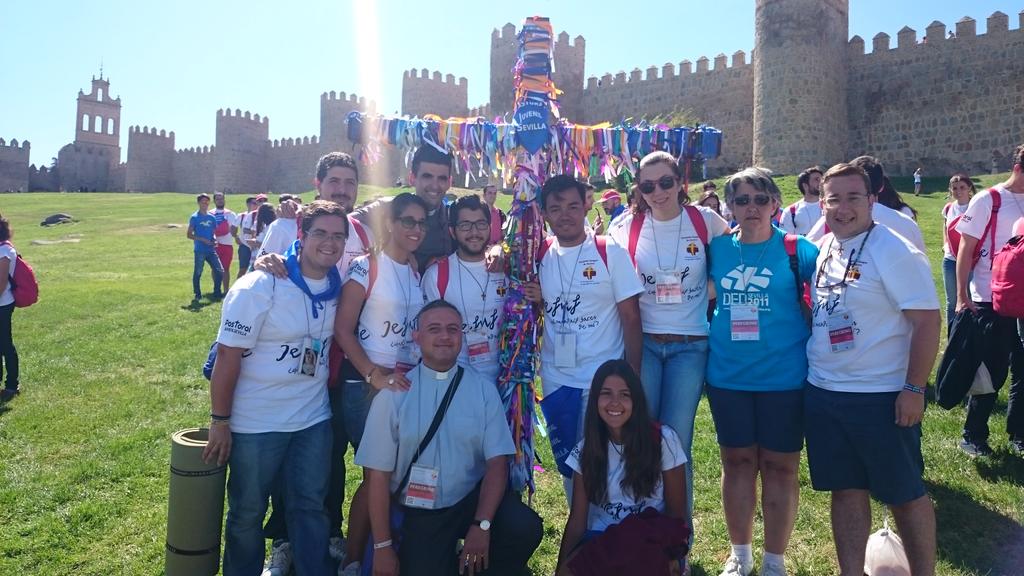 bellum71's tweet photo. @DelejuSevilla Ávila con las oraciones de los jóvenes sevillanos. Gracias a todos los que ayudáis en la PJ! A.D.M.G. http://t.co/OfM4zfNKOi