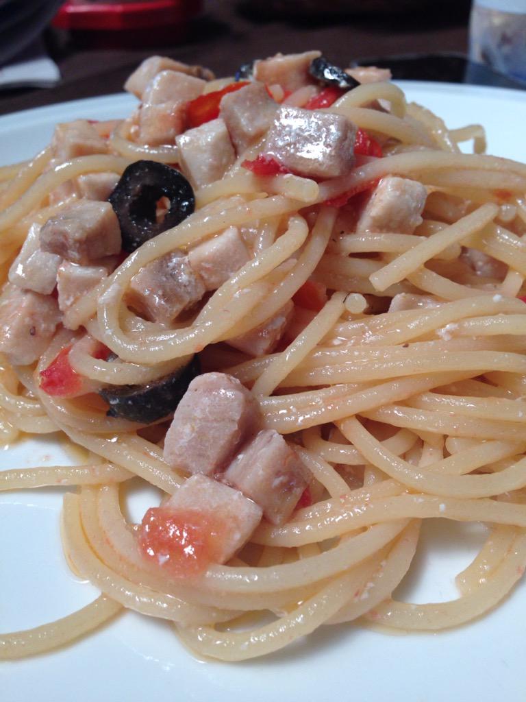 Buona domenica #spaghetti @AndaliniPasta #pescespada #olivetaggiasche #pomodorini