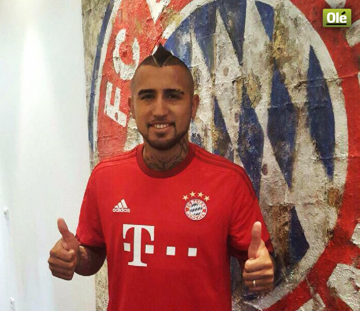 DiarioOle's tweet image. .@kingarturo23 ya es jugador del #BayernMunich. Pasó la revisión y firmó su contrato ▶ bit.ly/ReyArturen