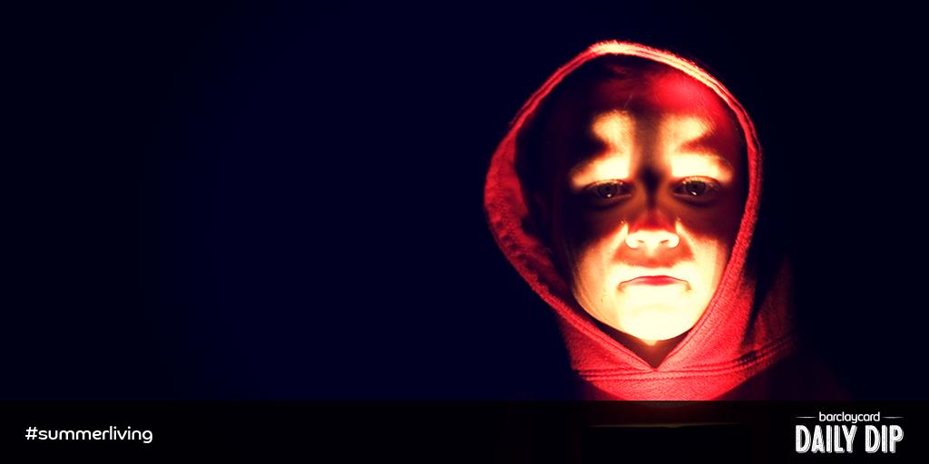 BarclaysBankUS's tweet photo. Put a flashlight battery in upside down to keep it from turning on. Turn battery around when needed. #summerliving http://t.co/UwTJ8I0b4T
