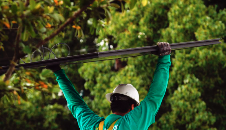 MainStGenome's tweet photo. In a competitive solar market, SolarCity sets sights on #smallbusiness   @katiefehren   http://t.co/7cs087nu77 http://t.co/iYGzhFPnf1