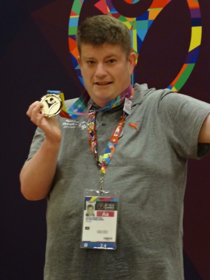 FeestweekOpende's tweet photo. Op de Special Olympics te Los Angeles heeft dorpsgenoot Jitze Hoekstra na brons nu ook een gouden plak gewonnen!!!!! http://t.co/szieGrx4Qu