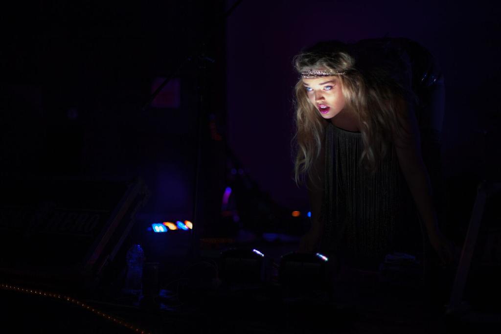 HighOnTrees416's tweet photo. The seductive @saint_stella was smoking H.O.T.
#HighOnTrees
#RockAndRollCircus http://t.co/QyJmDyolA3