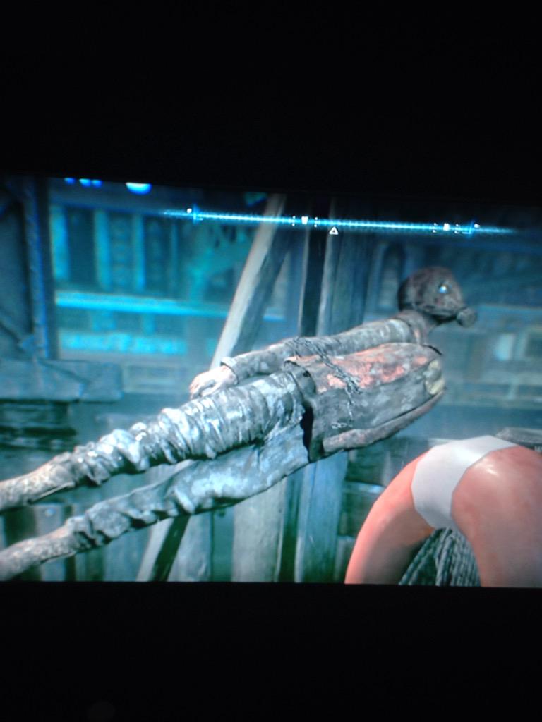 Dylan_Kitten_A's tweet photo. Planking in the ship yard.😂 @BatmanArkham @WB_Games http://t.co/IpqABJmEIY
