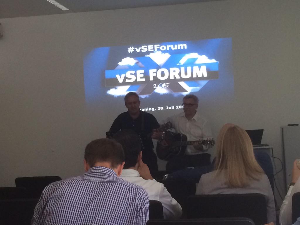 stelitweet's tweet photo. #vseforum break couldnt be more entertaining😊. @ElkeStei @JoachimHanka @HWachtersbach http://t.co/xIO0N19SGF
