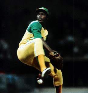 Happy 66th birthday to 70s great Vida Blue! Yes, that baseball is lower than his center of gravity. 