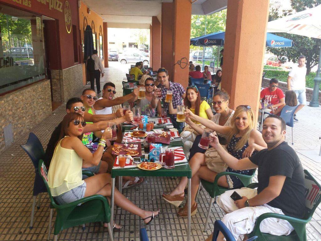 ¿Sin plan para comer hoy?Ven a conocernos a cualquiera de nuestros locales y disfruta del mejor sabor al mejor precio