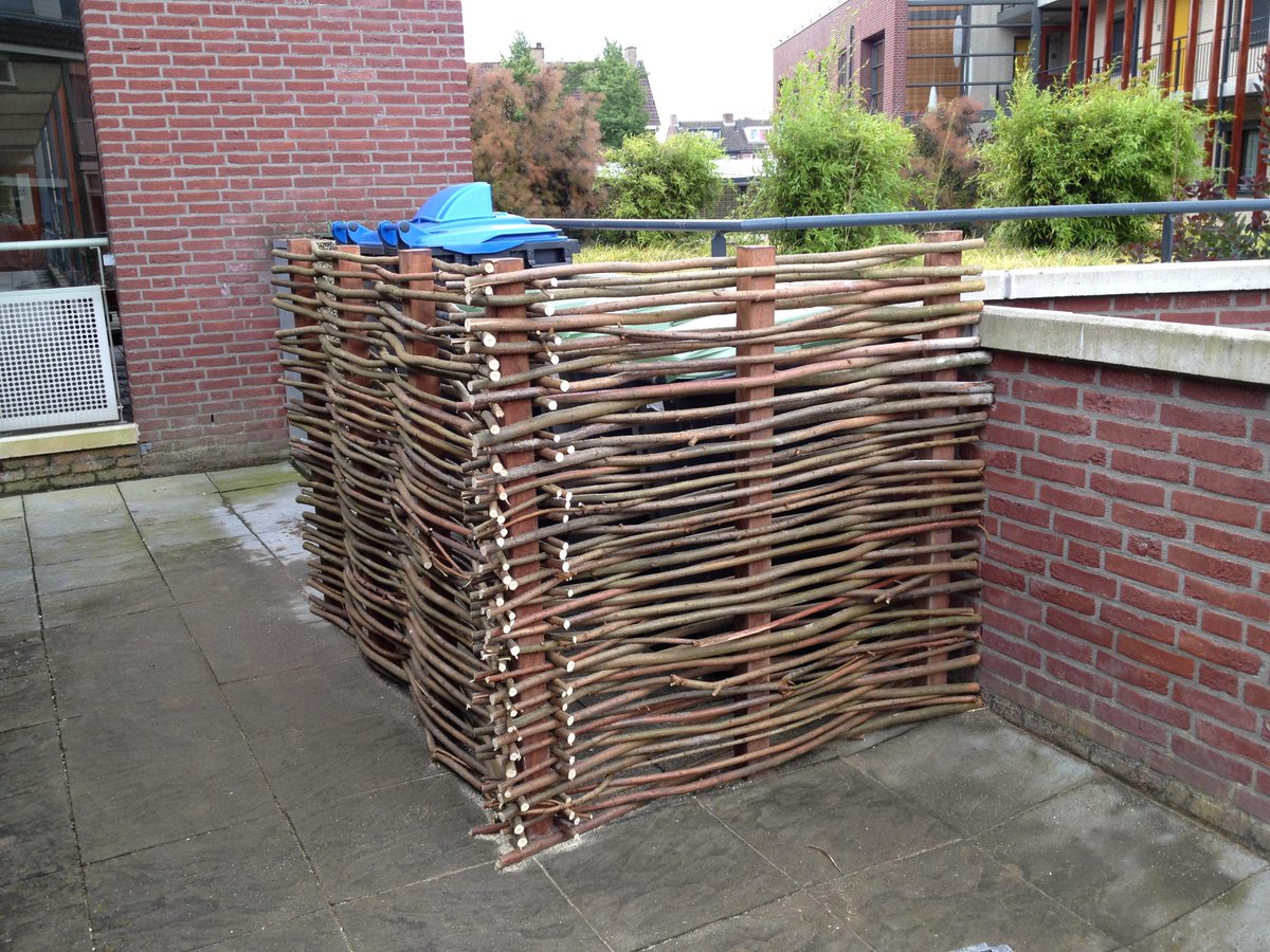 plataanbrakel's tweet photo. #natuurlijke uitstraling. Containerhoek gemaakt van #wilgentenen. http://t.co/pioLfiX1JY